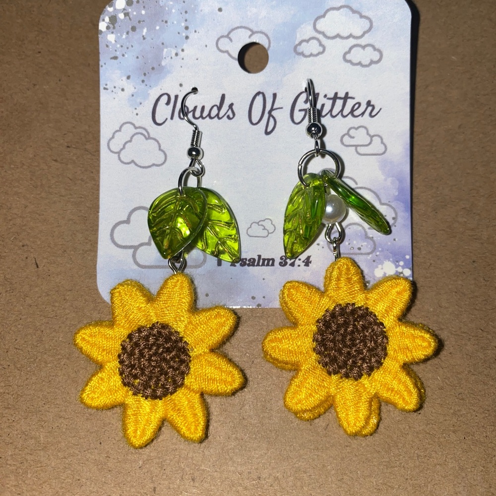 Adorable Sunflower Dangle Earrings - New